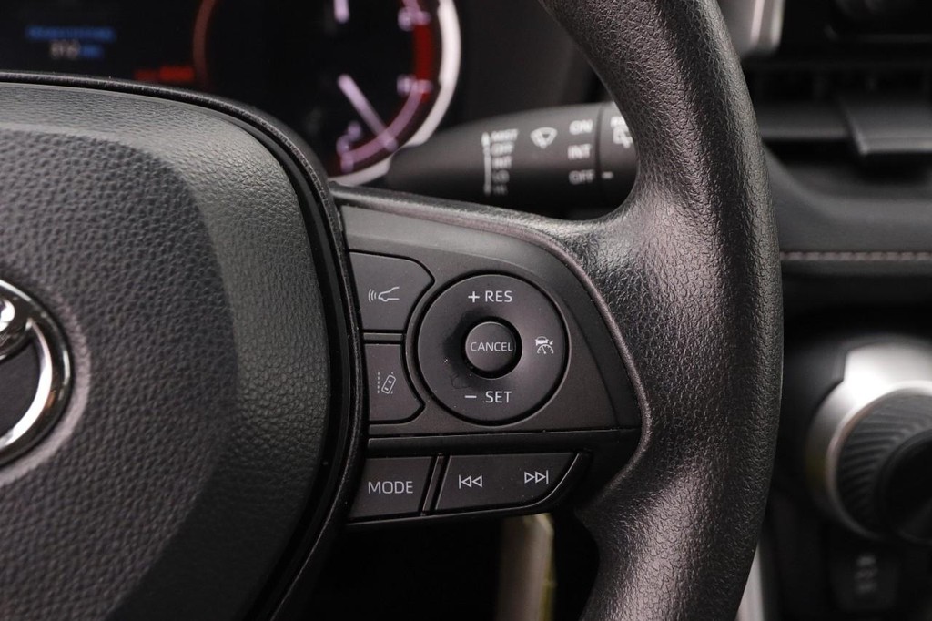 Toyota RAV4 Vehicle Full-screen Gallery Image 12