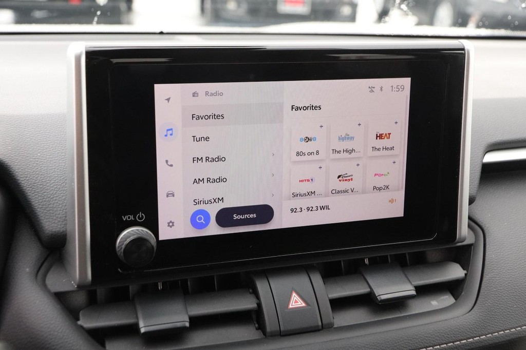 Toyota RAV4 Vehicle Full-screen Gallery Image 14