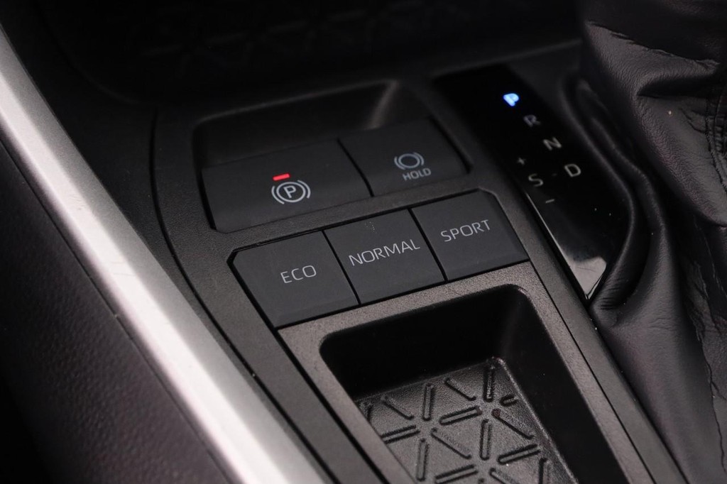 Toyota RAV4 Vehicle Full-screen Gallery Image 17