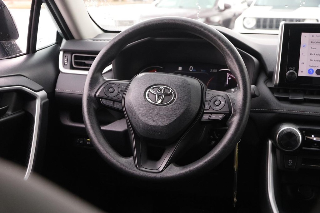 Toyota RAV4 Vehicle Full-screen Gallery Image 21