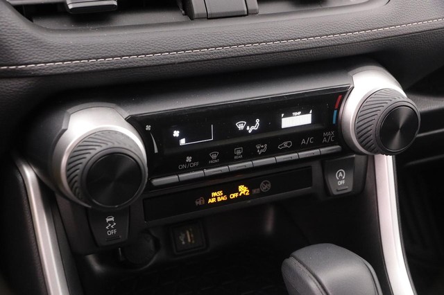 Toyota RAV4 Vehicle Image 16