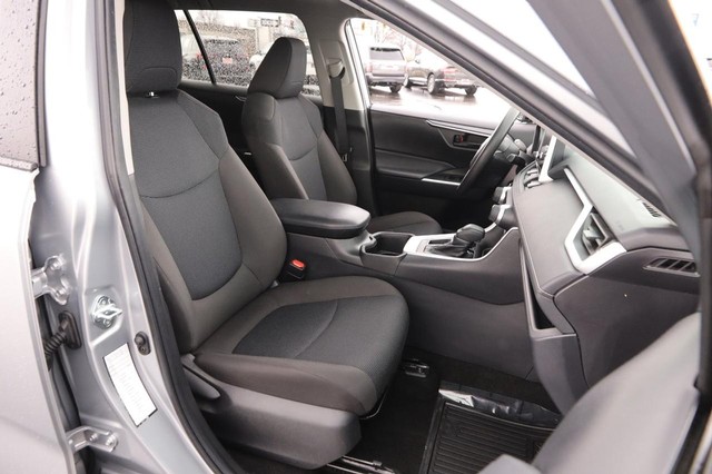 Toyota RAV4 Vehicle Image 24