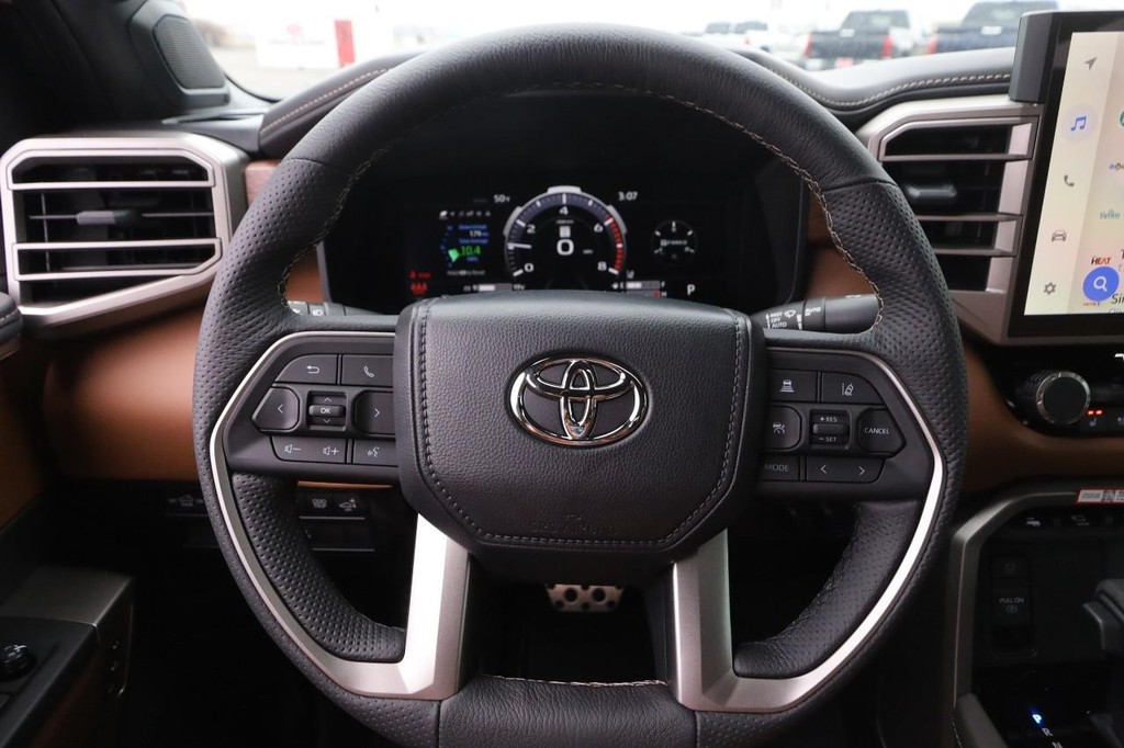Toyota Tundra 4WD Vehicle Full-screen Gallery Image 13