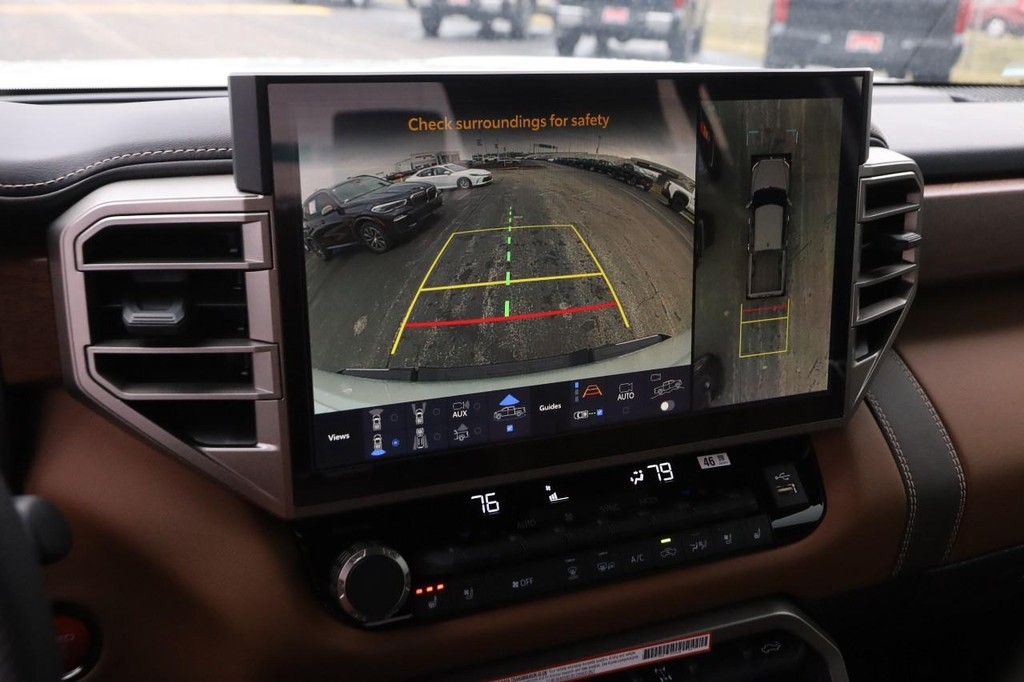 Toyota Tundra 4WD Vehicle Full-screen Gallery Image 19