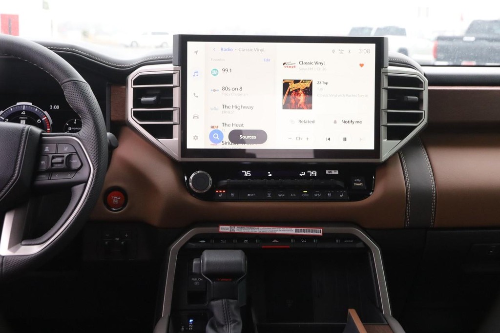 Toyota Tundra 4WD Vehicle Full-screen Gallery Image 25