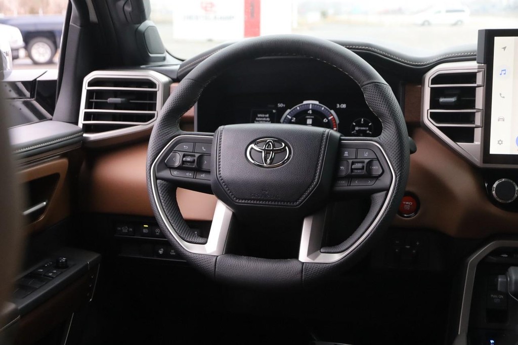 Toyota Tundra 4WD Vehicle Full-screen Gallery Image 26