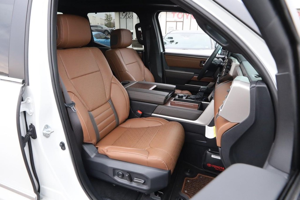 Toyota Tundra 4WD Vehicle Full-screen Gallery Image 28