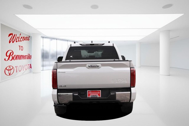 Toyota Tundra 4WD Vehicle Image 06