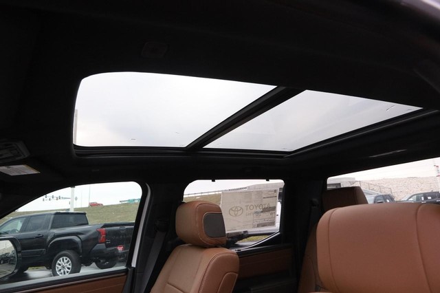 Toyota Tundra 4WD Vehicle Image 10