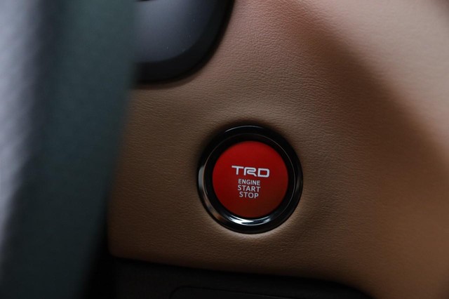 Toyota Tundra 4WD Vehicle Image 16