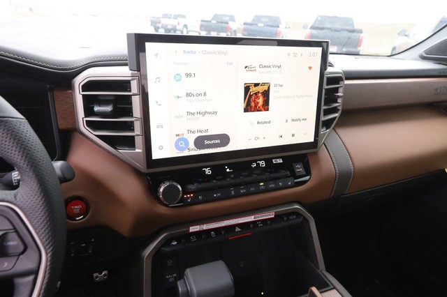 Toyota Tundra 4WD Vehicle Image 17