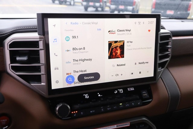 Toyota Tundra 4WD Vehicle Image 18