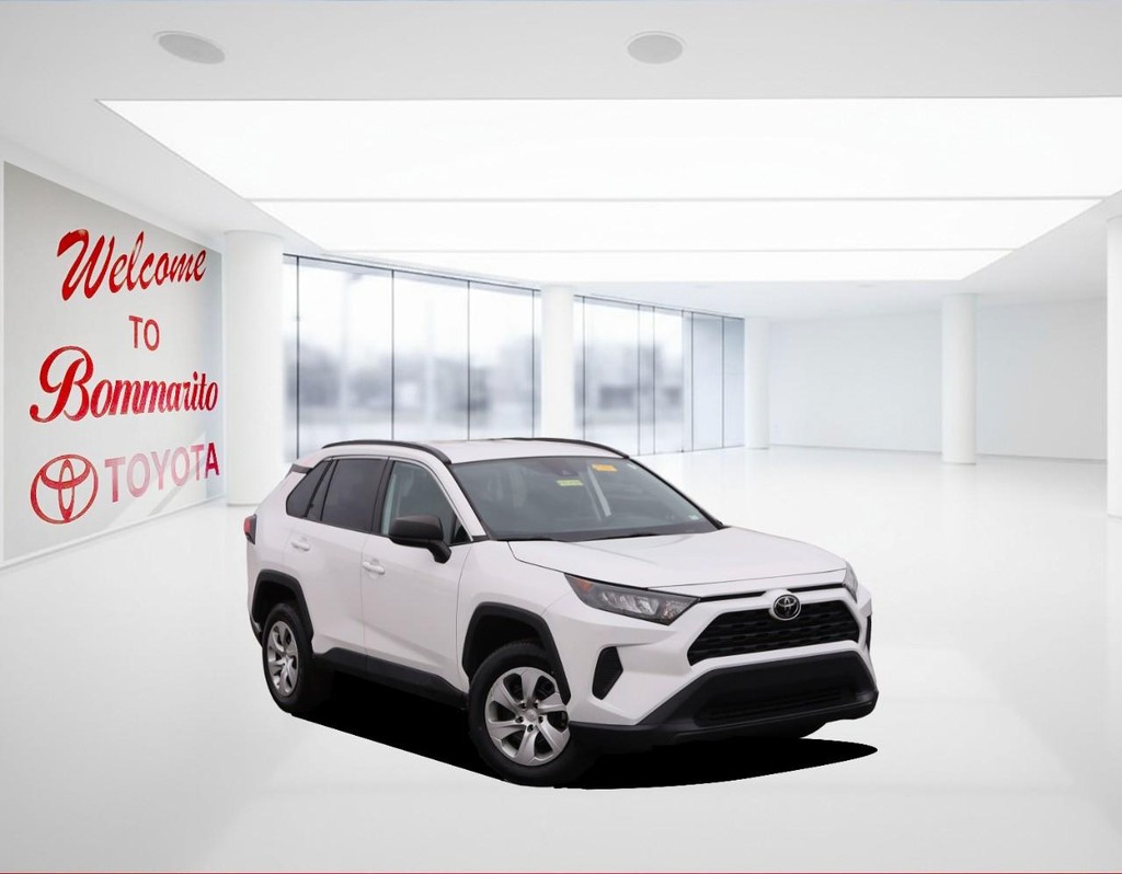 Toyota RAV4 Vehicle Full-screen Gallery Image 2