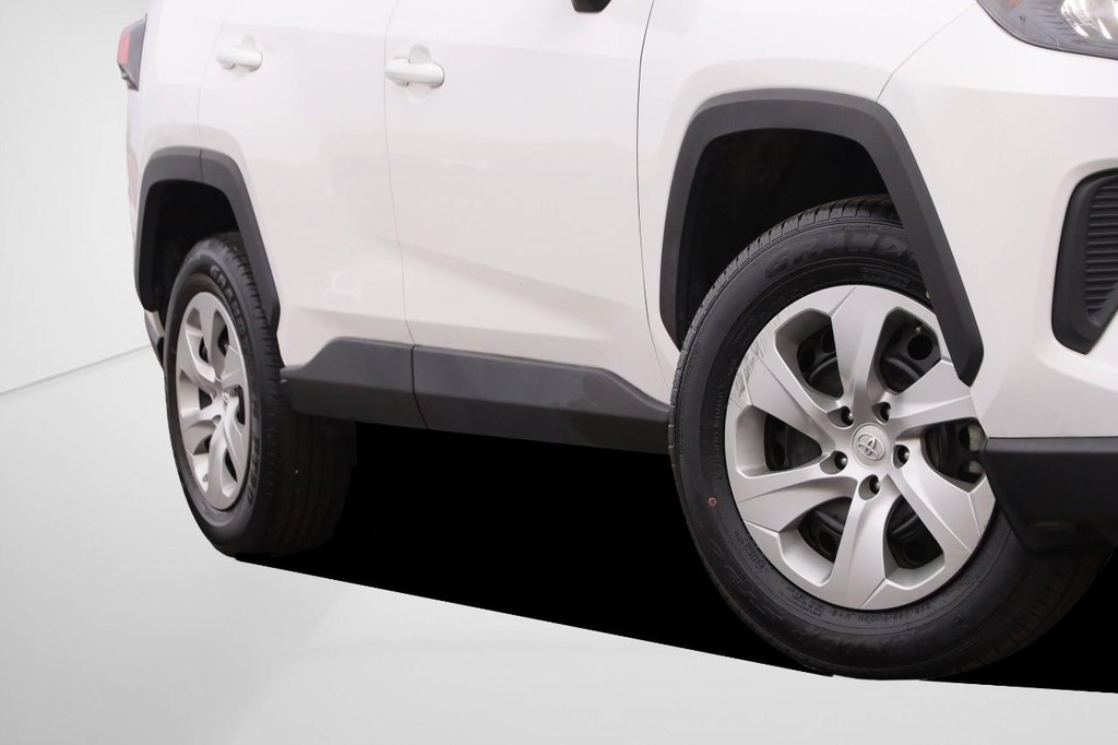 Toyota RAV4 Vehicle Full-screen Gallery Image 3