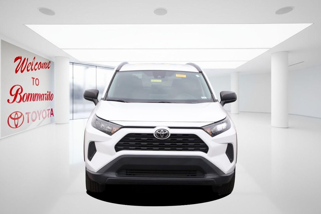 Toyota RAV4 Vehicle Full-screen Gallery Image 4