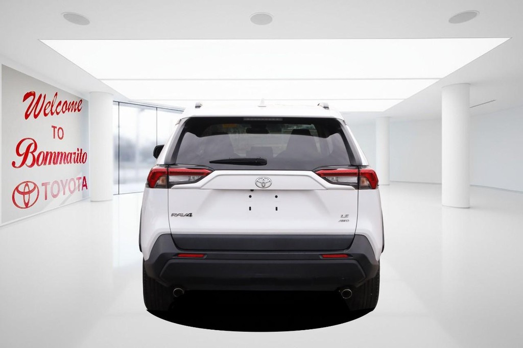 Toyota RAV4 Vehicle Full-screen Gallery Image 5