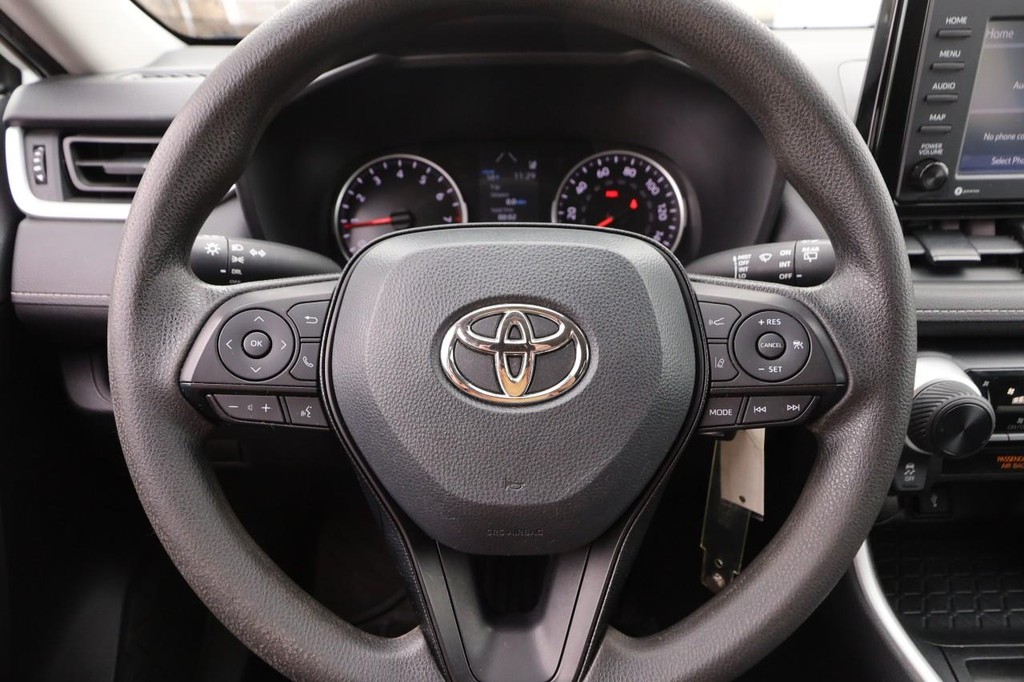Toyota RAV4 Vehicle Full-screen Gallery Image 10