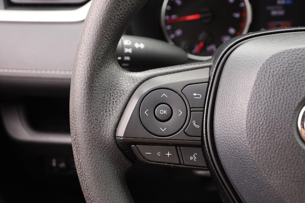 Toyota RAV4 Vehicle Full-screen Gallery Image 11