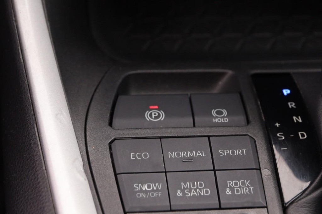 Toyota RAV4 Vehicle Full-screen Gallery Image 17