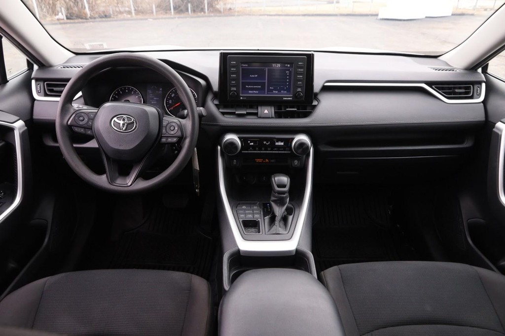 Toyota RAV4 Vehicle Full-screen Gallery Image 19
