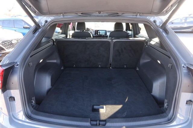 Volkswagen Atlas Cross Sport Vehicle Image 07