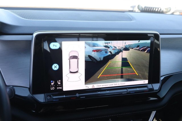 Volkswagen Atlas Cross Sport Vehicle Image 17