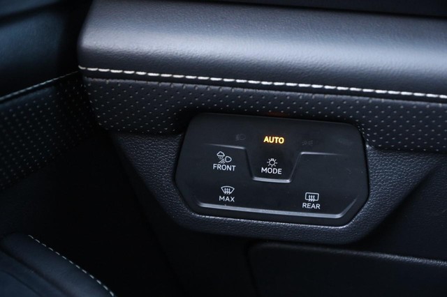 Volkswagen Atlas Cross Sport Vehicle Image 19