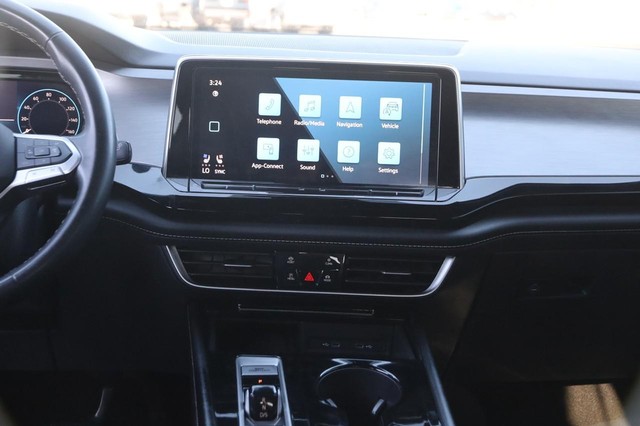 Volkswagen Atlas Cross Sport Vehicle Image 23