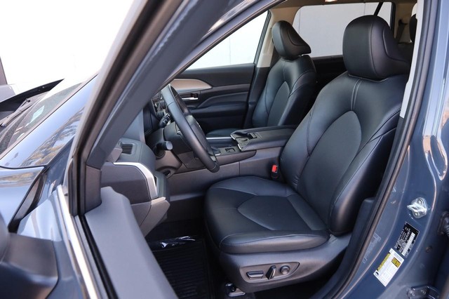 Toyota Grand Highlander Vehicle Image 09