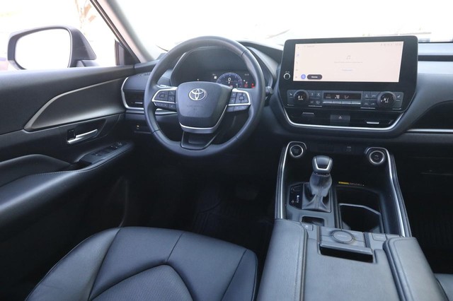 Toyota Grand Highlander Vehicle Image 22