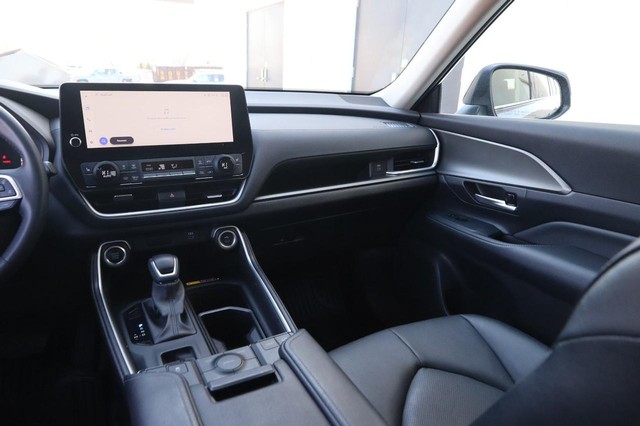 Toyota Grand Highlander Vehicle Image 25