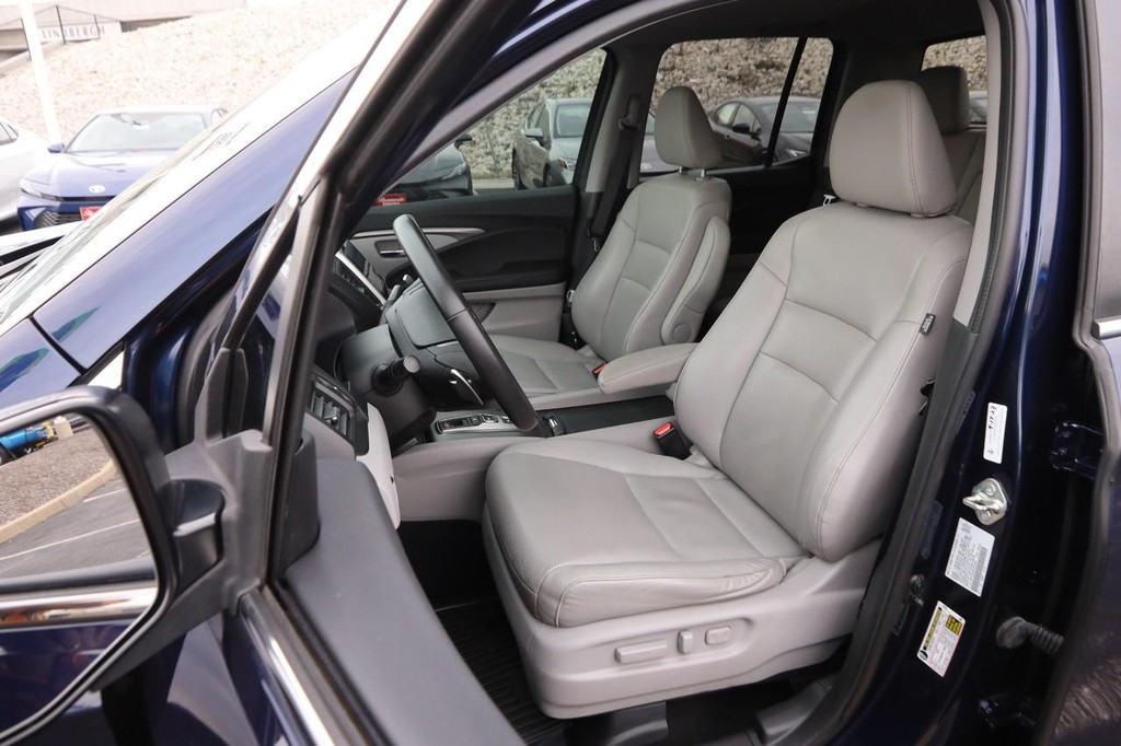 Honda Ridgeline Vehicle Full-screen Gallery Image 9