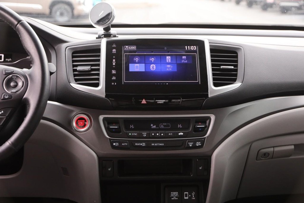 Honda Ridgeline Vehicle Full-screen Gallery Image 24