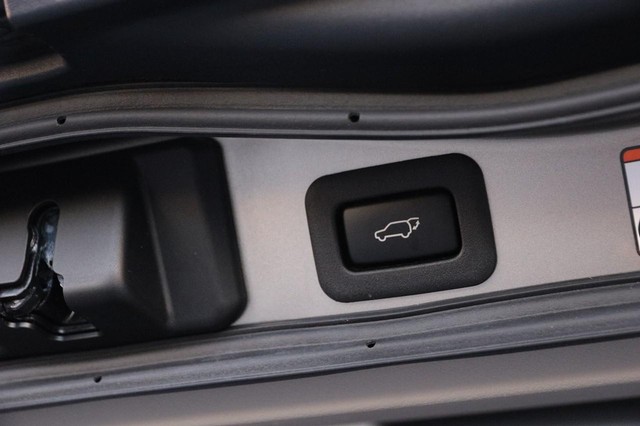 Lexus LX Vehicle Image 10