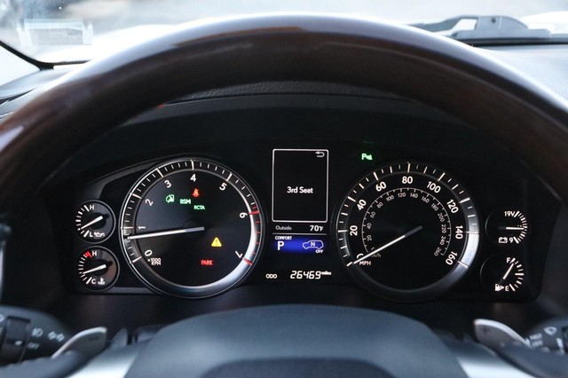 Lexus LX Vehicle Image 18