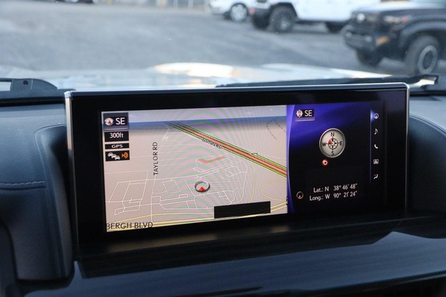 Lexus LX Vehicle Image 20