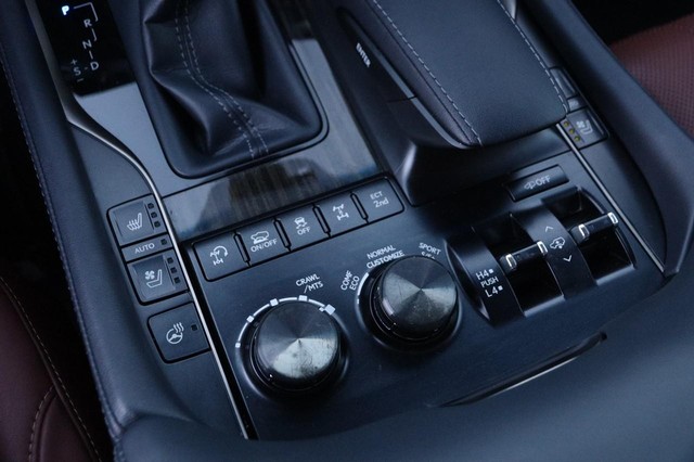 Lexus LX Vehicle Image 24