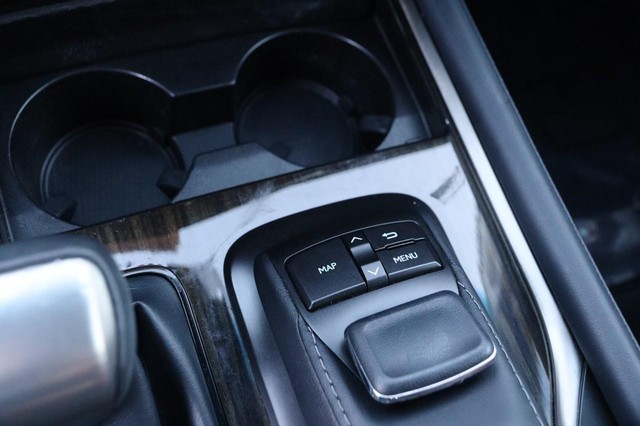 Lexus LX Vehicle Image 25