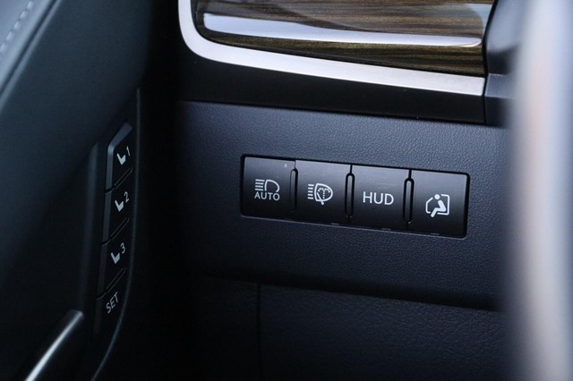 Lexus LX Vehicle Image 26