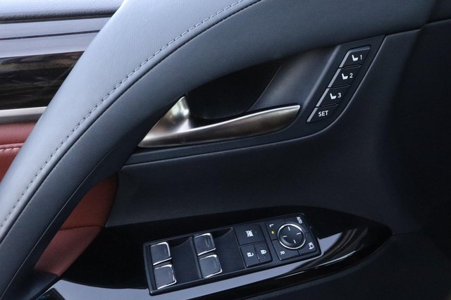 Lexus LX Vehicle Image 27