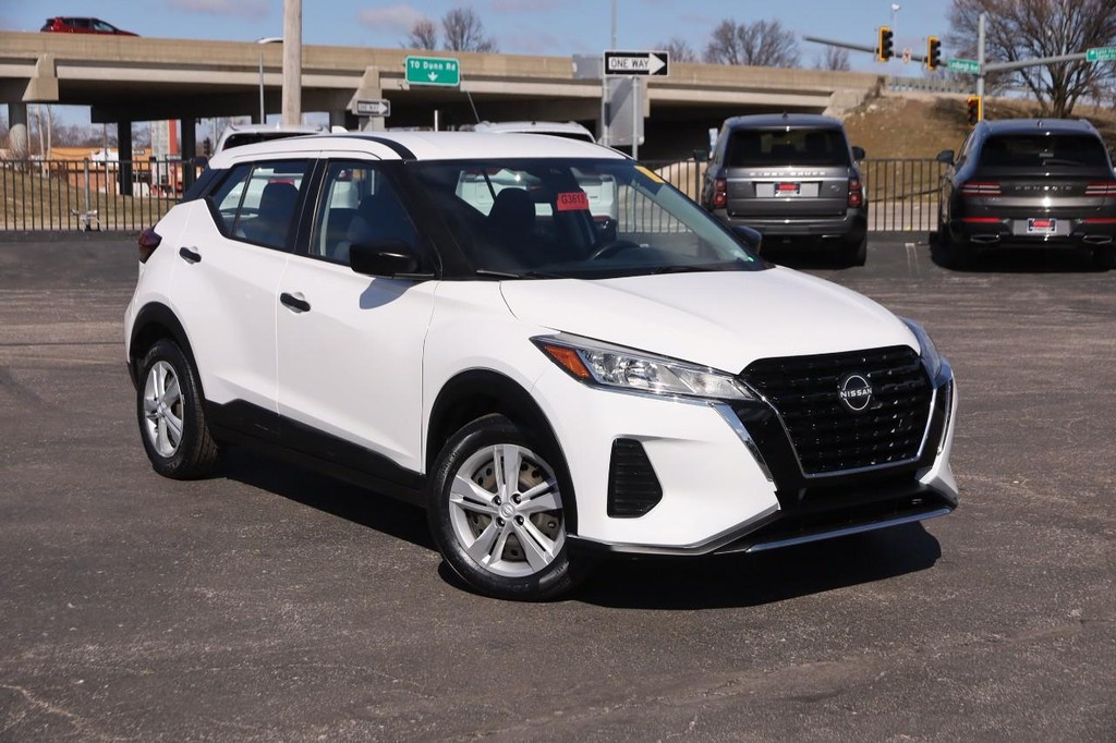 Nissan Kicks Vehicle Full-screen Gallery Image 2