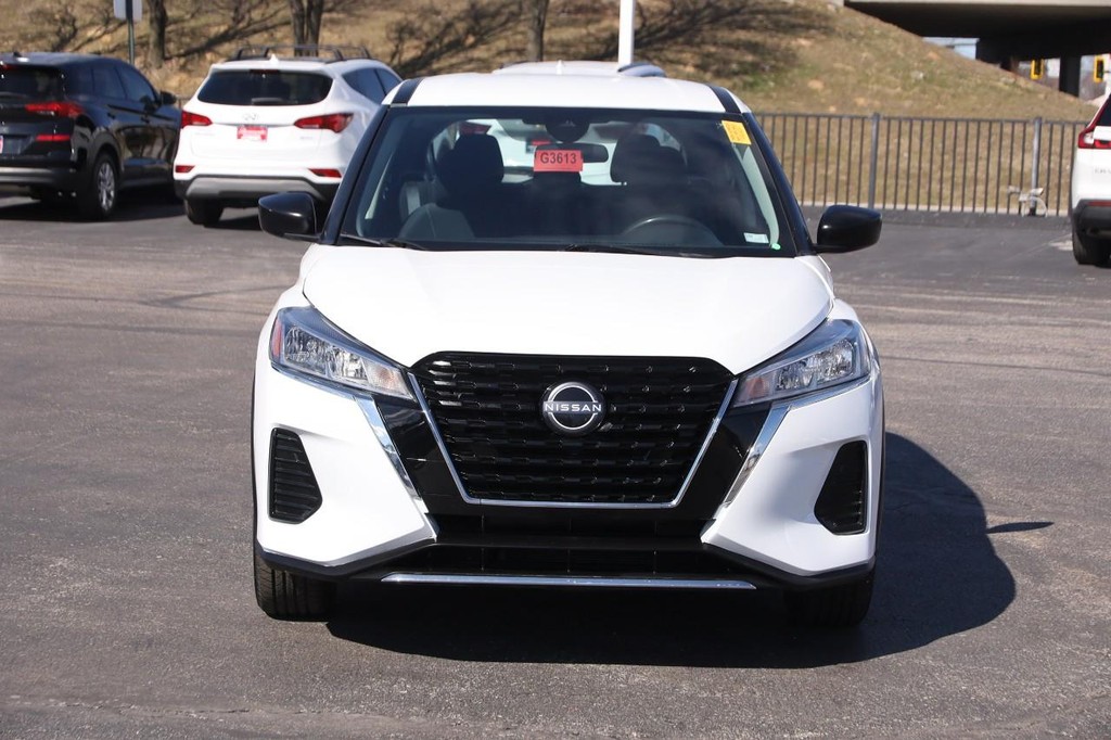 Nissan Kicks Vehicle Full-screen Gallery Image 4