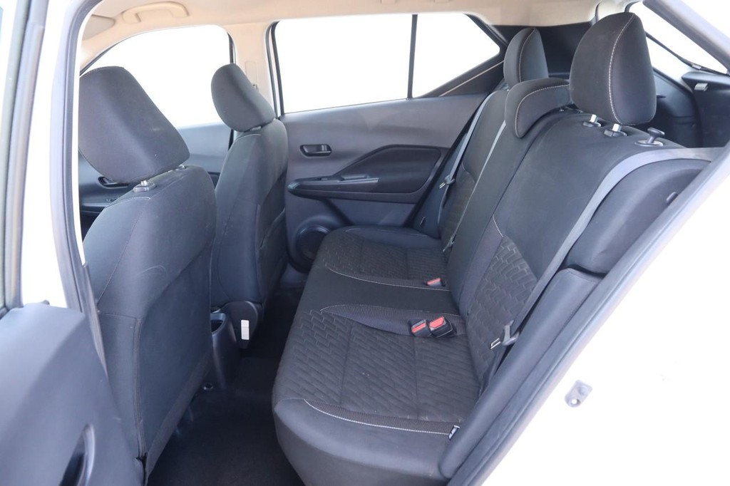 Nissan Kicks Vehicle Full-screen Gallery Image 9