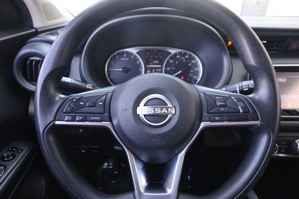 Nissan Kicks Vehicle Full-screen Gallery Image 10