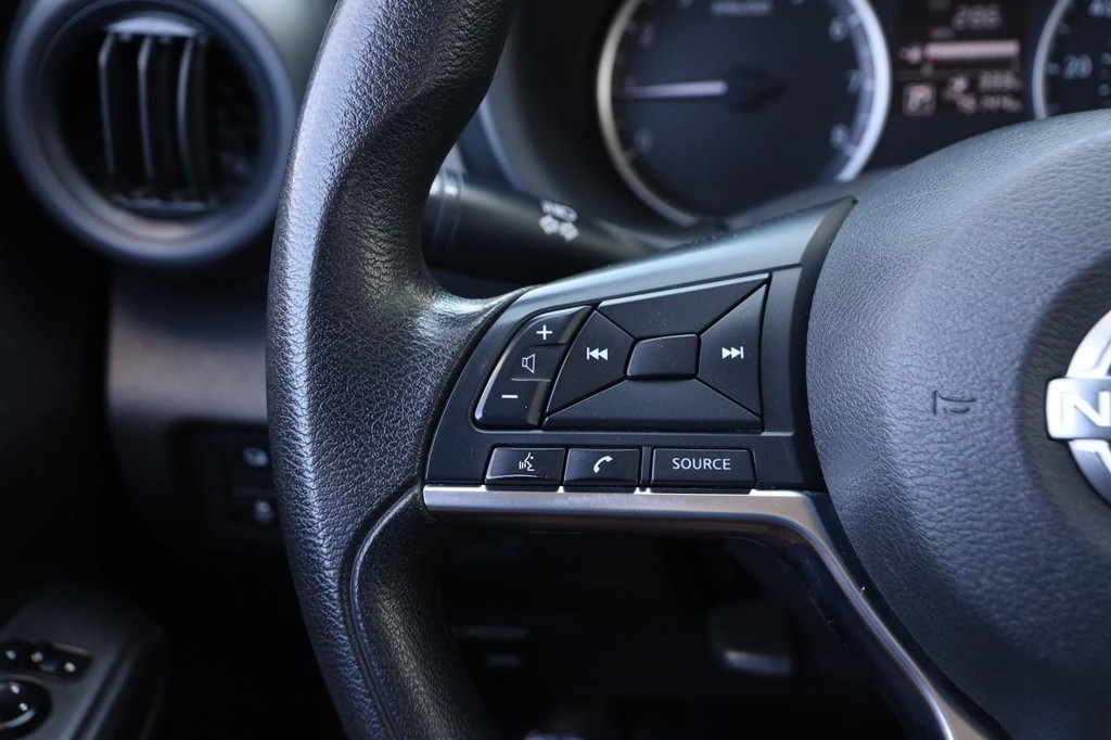 Nissan Kicks Vehicle Full-screen Gallery Image 11