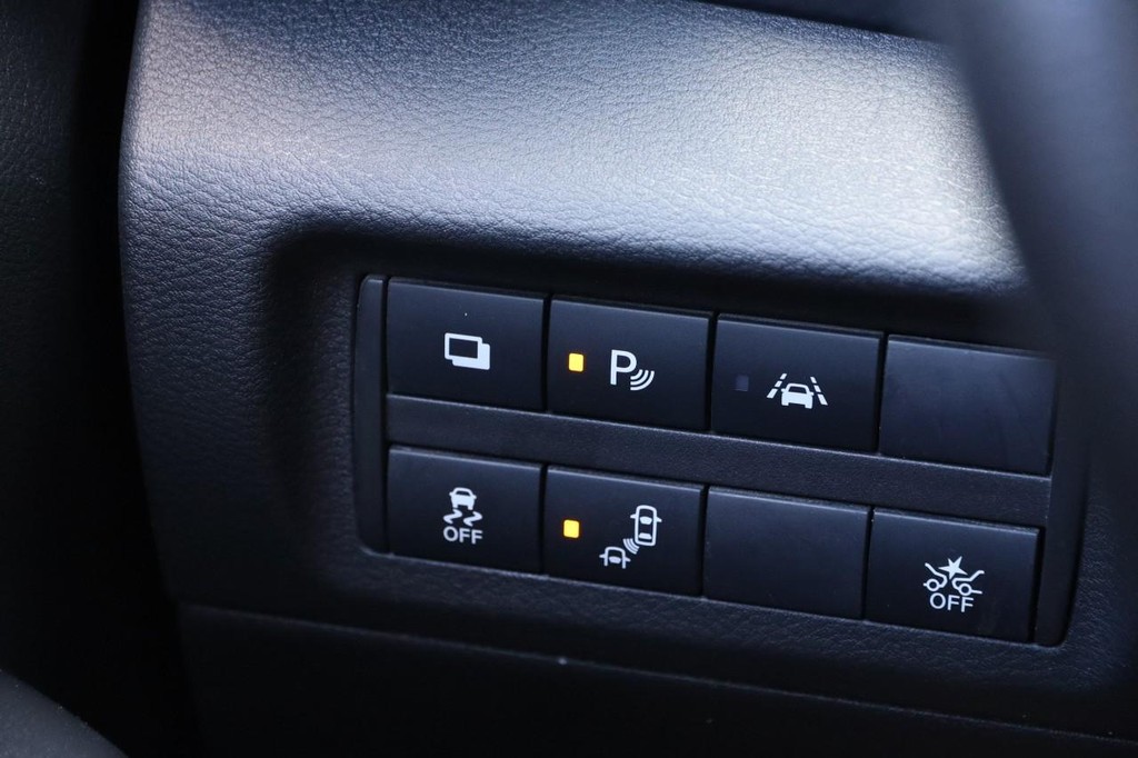 Nissan Kicks Vehicle Full-screen Gallery Image 18