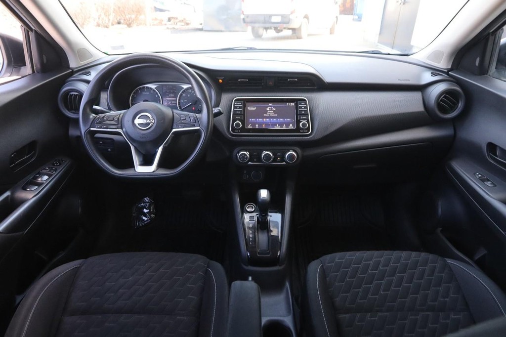 Nissan Kicks Vehicle Full-screen Gallery Image 19