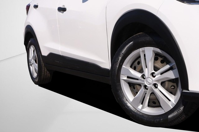 Nissan Kicks Vehicle Image 03