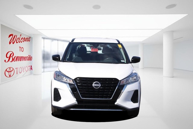 Nissan Kicks Vehicle Image 04