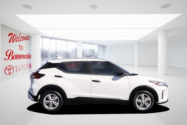 Nissan Kicks Vehicle Image 05